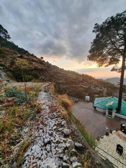 Kasauli Cascade A Cheerfull 4 Bedroom Challet Exterior photo